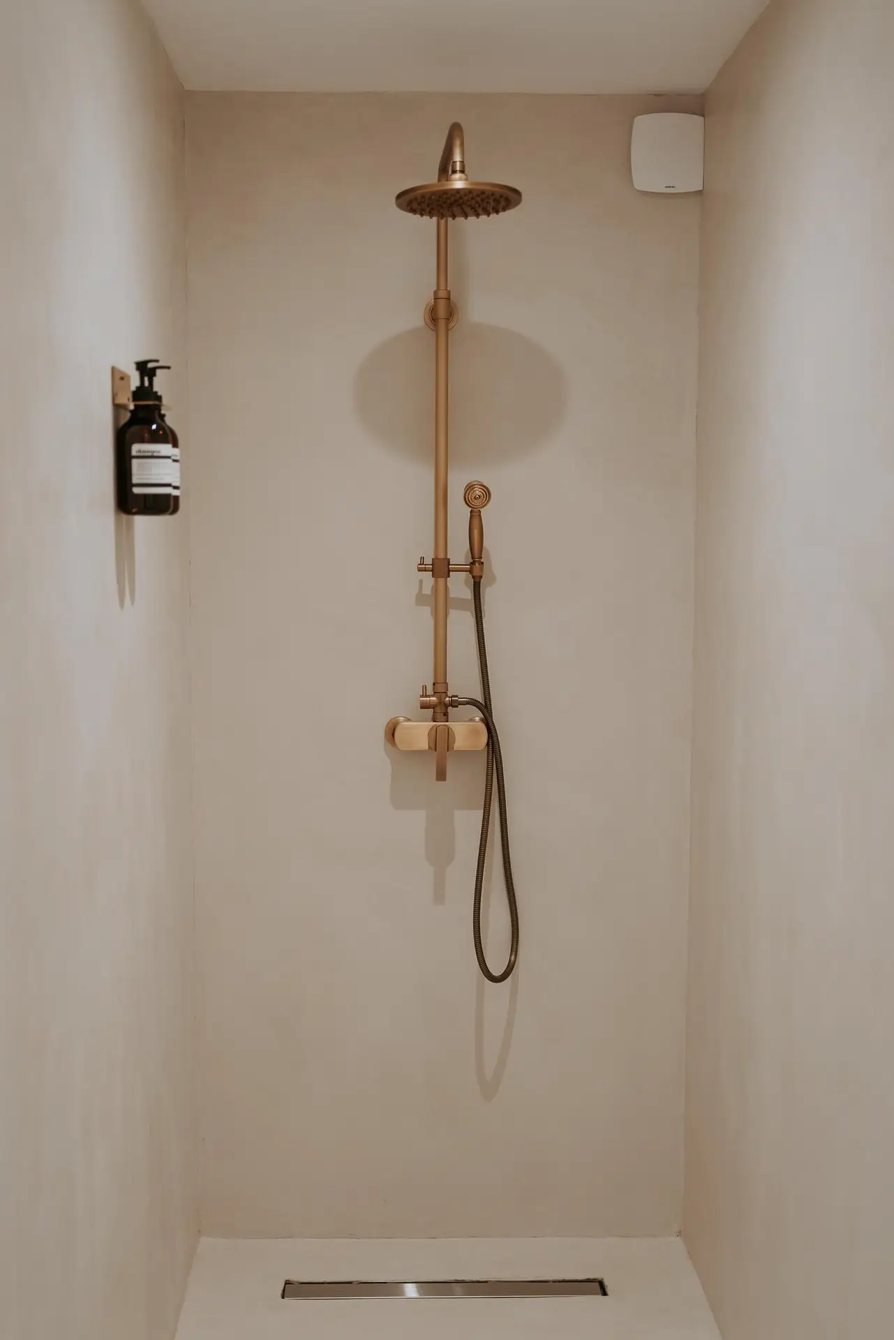 douche beton cire beige paca