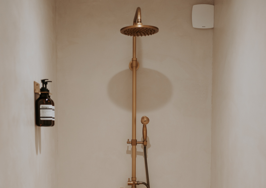 douche en béton ciré