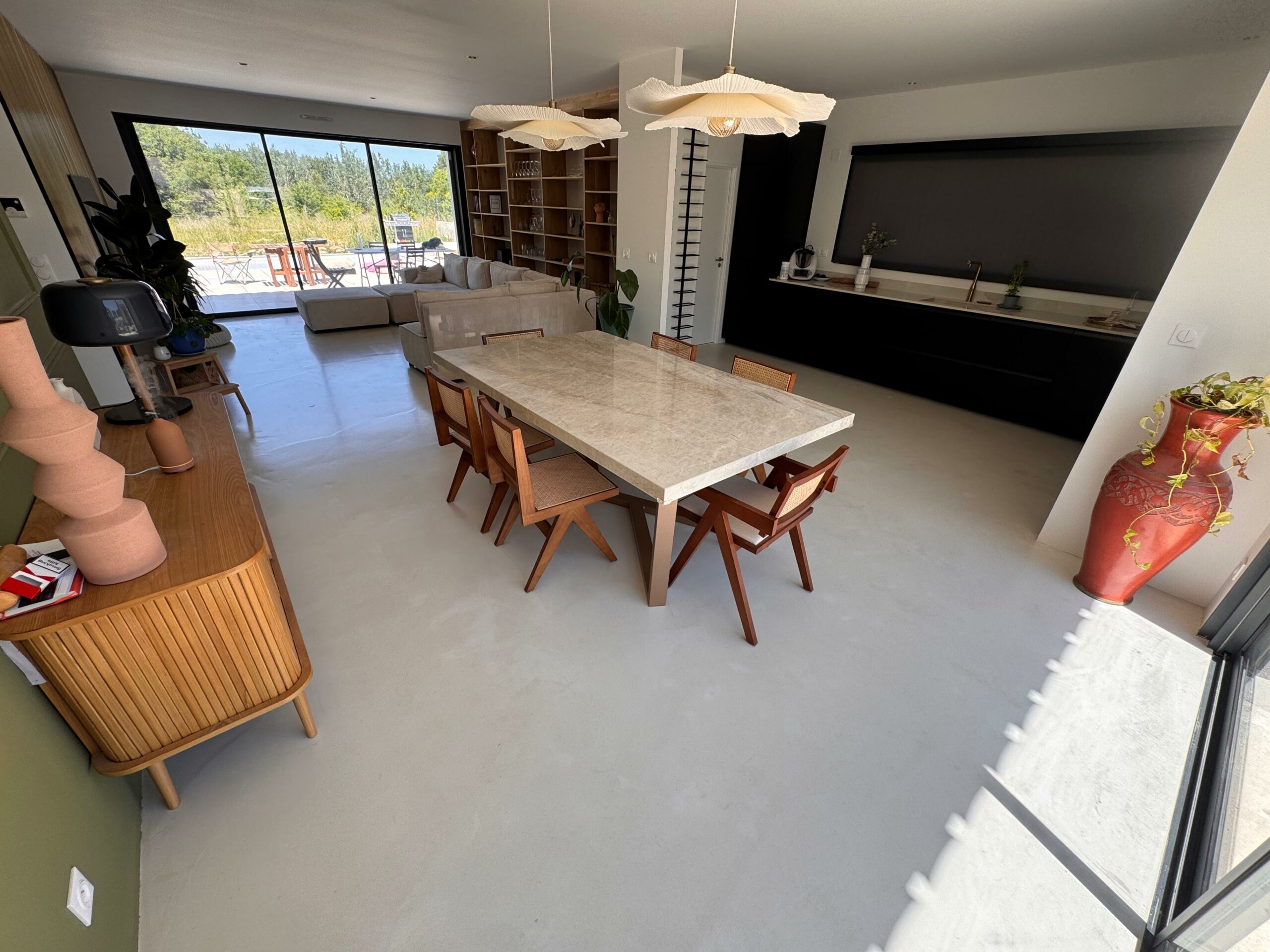 salle a manger beton cire